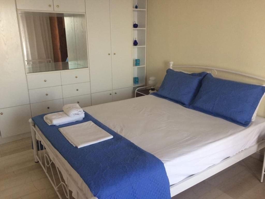 Bonatsa Andros Batsi (Andros)